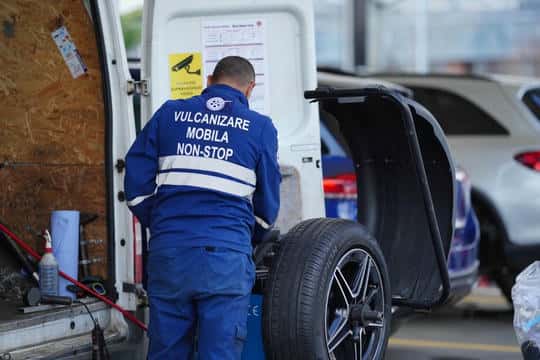 Autoutilitară echipată pentru vulcanizare